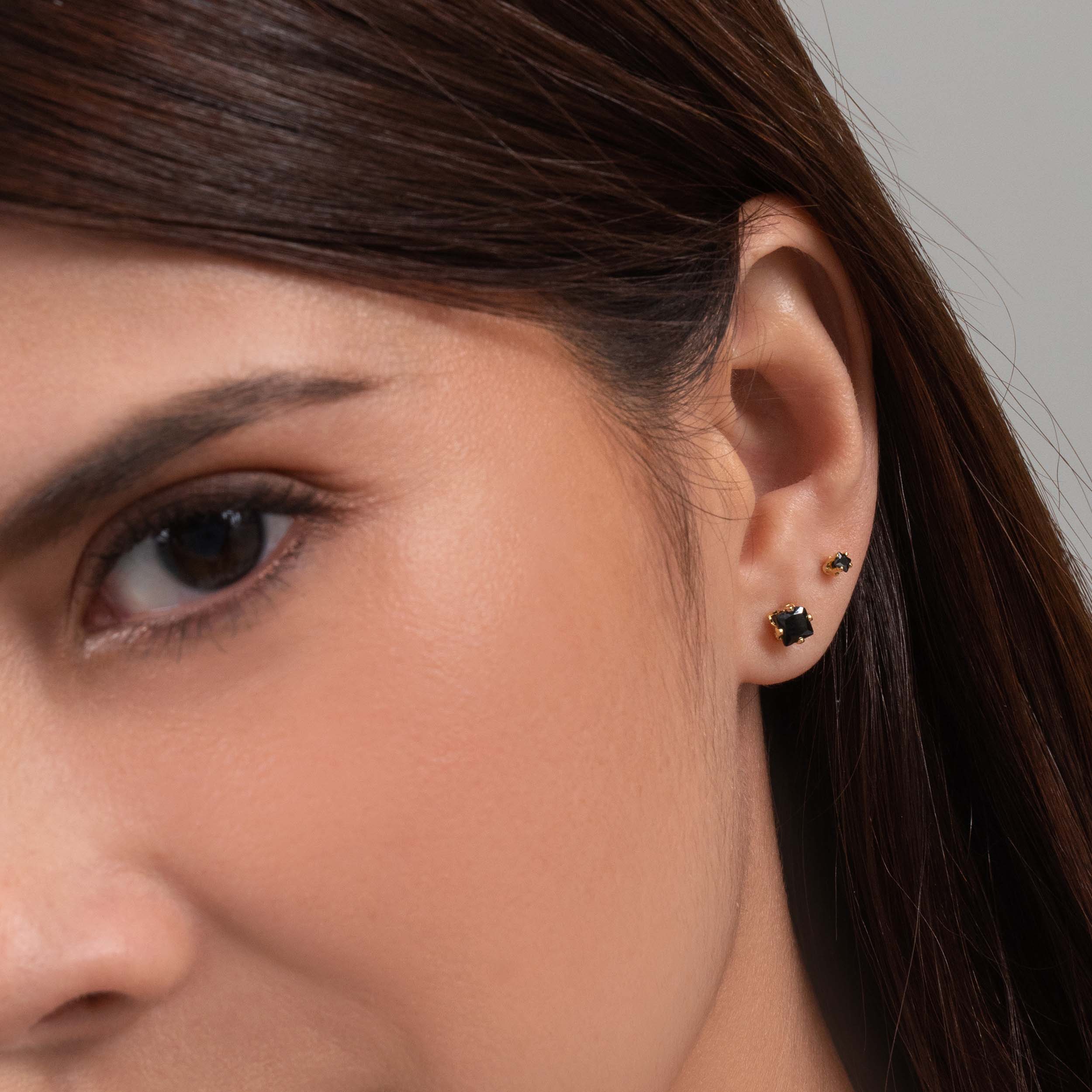 Topo En Oro Laminado 18K Circon Redondo Negro Para Dama
