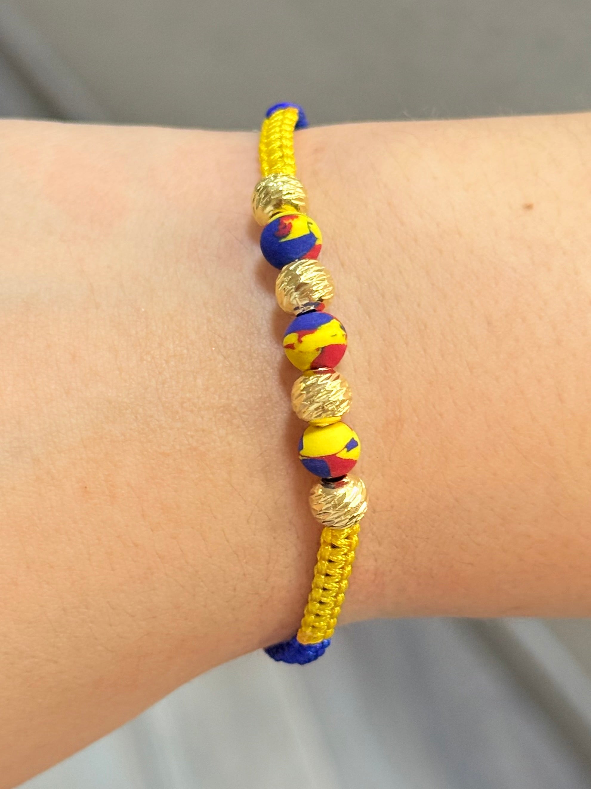 Pulsera artesanal tejido colores Colombia
