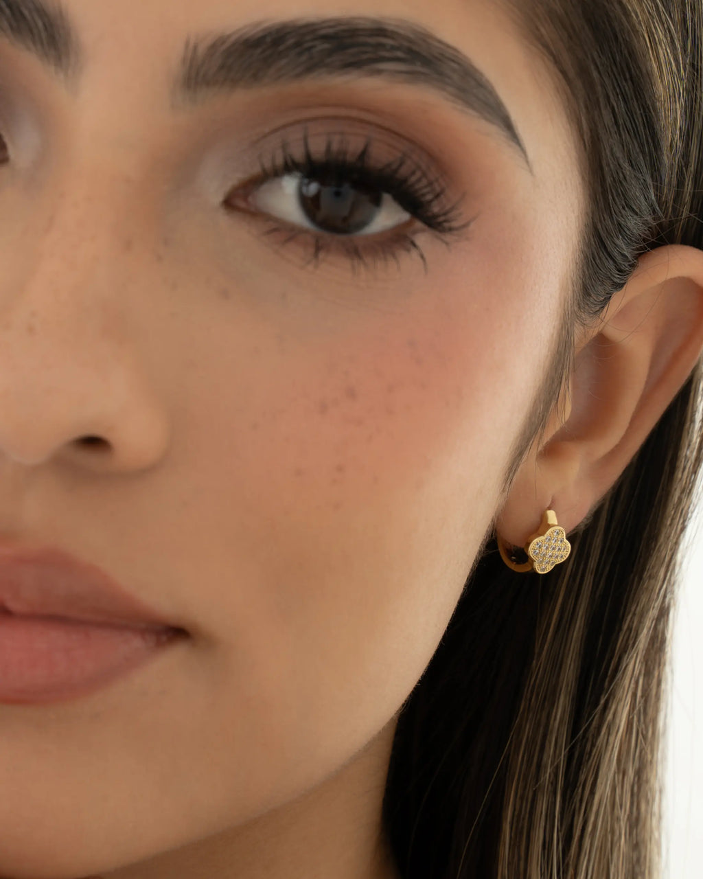 Candonga En Oro Laminado 18K Clover Luxe Para Dama