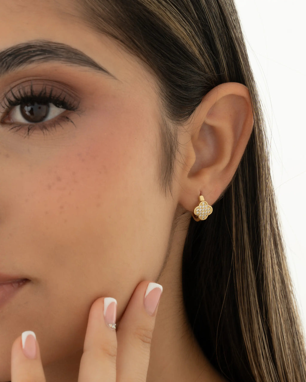 Candonga En Oro Laminado 18K Clover Luxe Para Dama