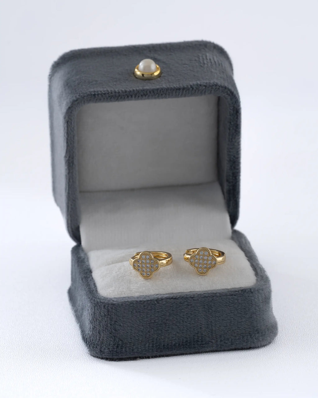 Candonga En Oro Laminado 18K Clover Luxe Para Dama