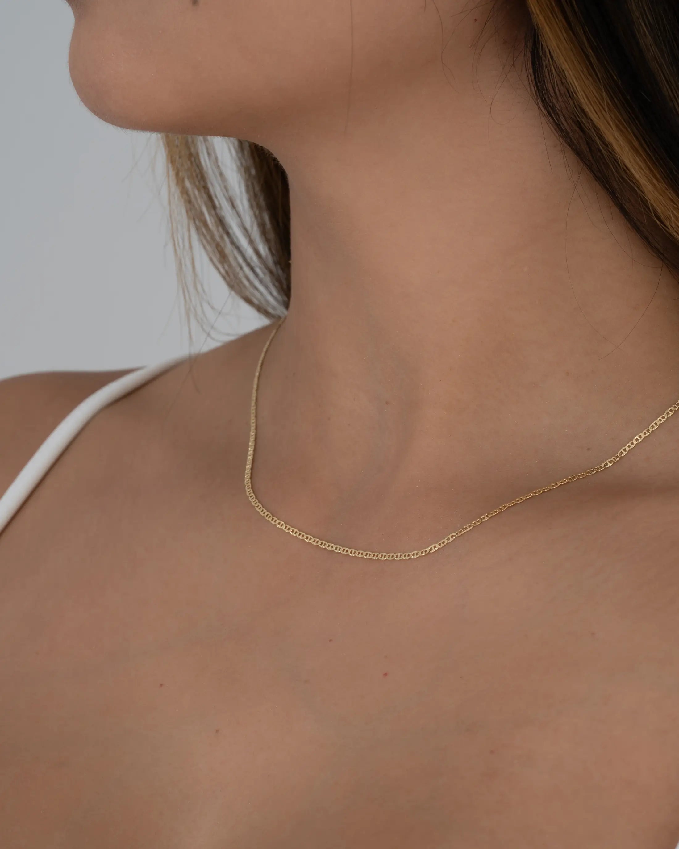 Cadena En Oro Laminado 18K Escalerita Con Destellos IT Para Dama