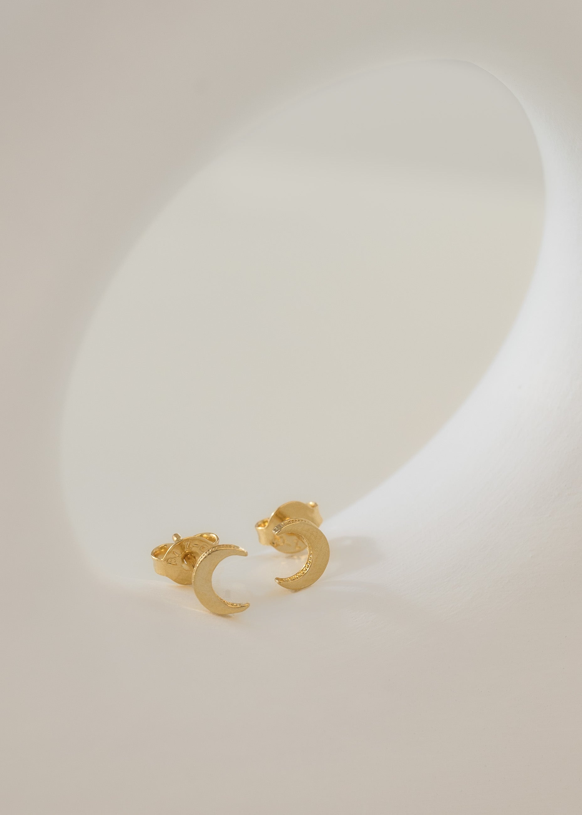 Topo En Oro Laminado 18K Media Luna Para Dama