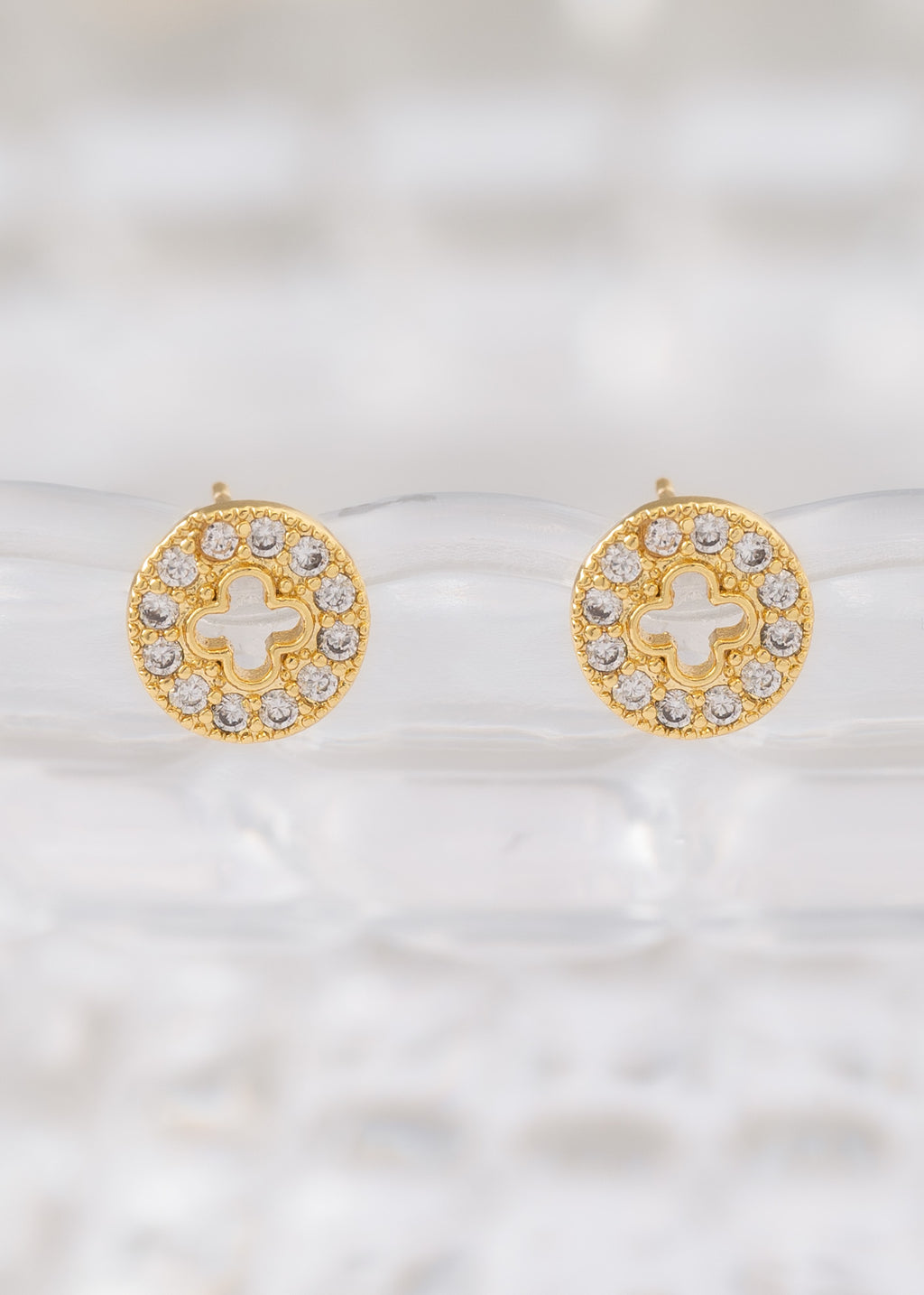 Topo En Oro Laminado 18K Clover Redondo Silueta 9 mm Para Dama
