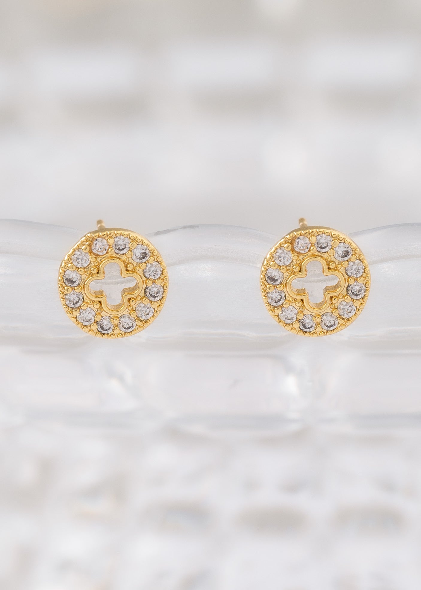 Topo En Oro Laminado 18K Clover Redondo Silueta 9 mm Para Dama
