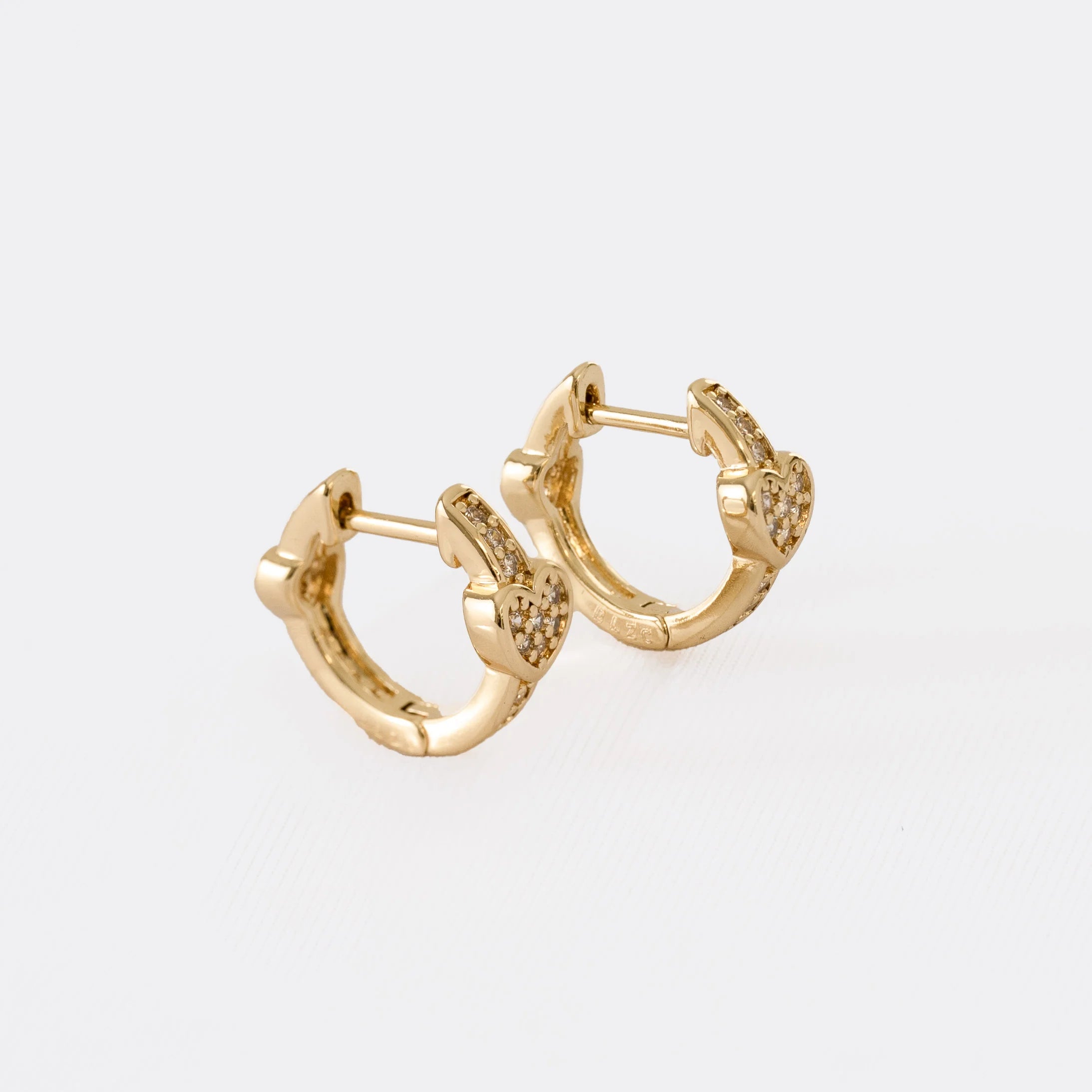 Candonga En Oro Laminado 18K Love Whisper Para Dama