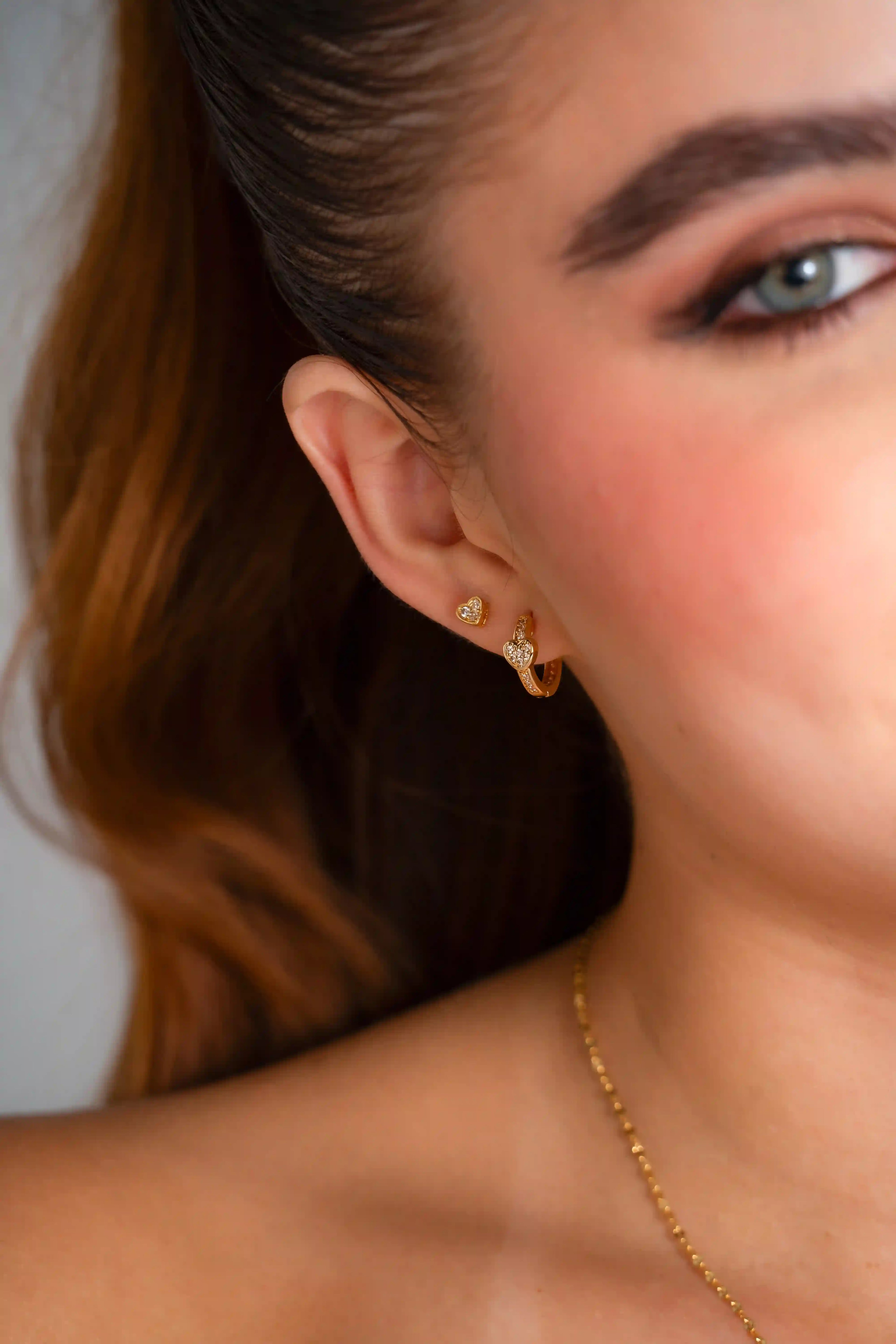 Candonga En Oro Laminado 18K Love Whisper Para Dama