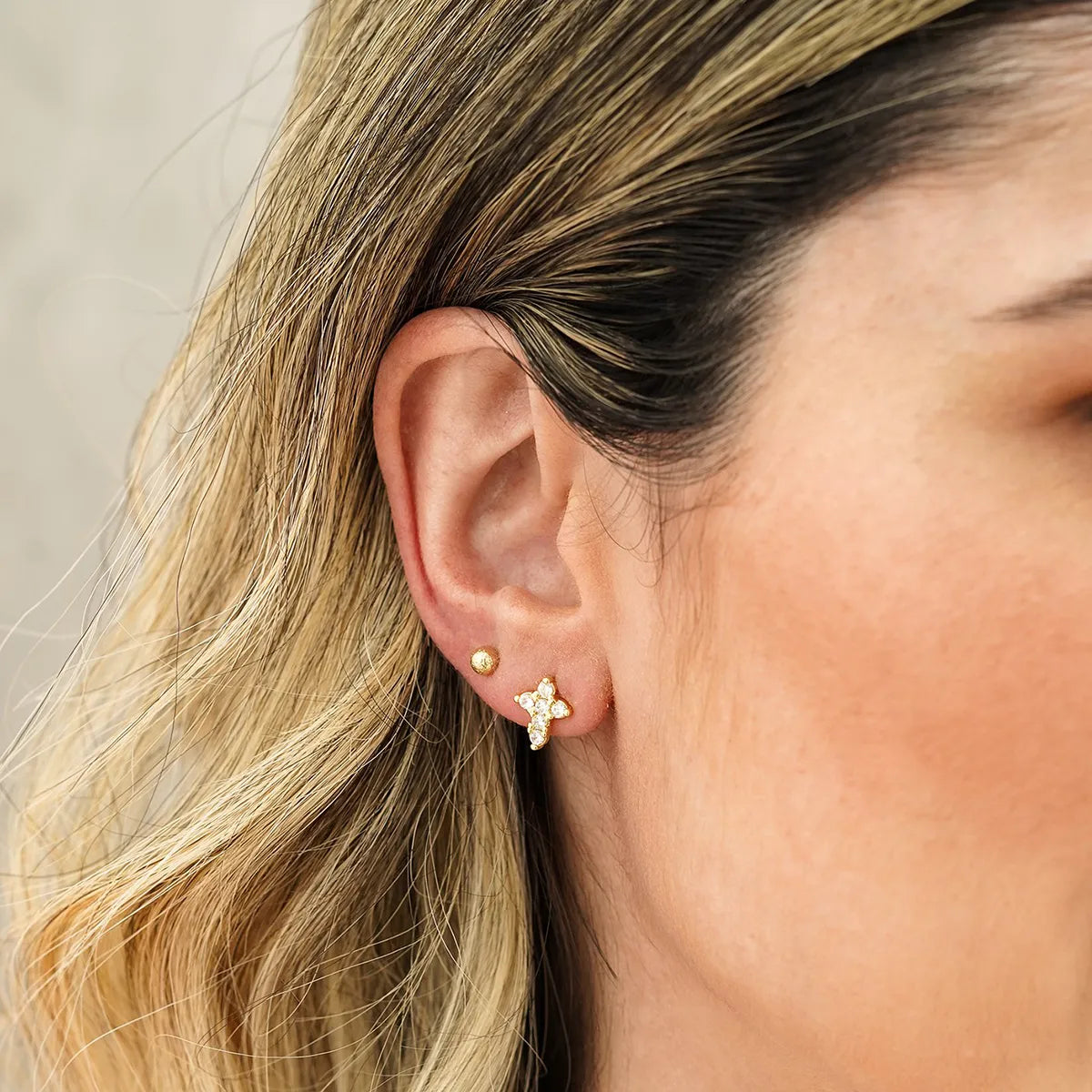 Topo En Oro Laminado 18K Cruz 6 Circonias Para Dama