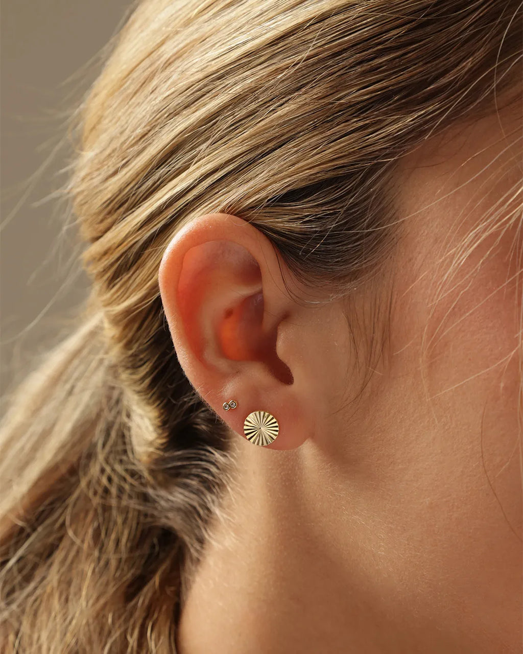Topo En Oro Laminado 18K Sol Redondo 8mm Para Dama