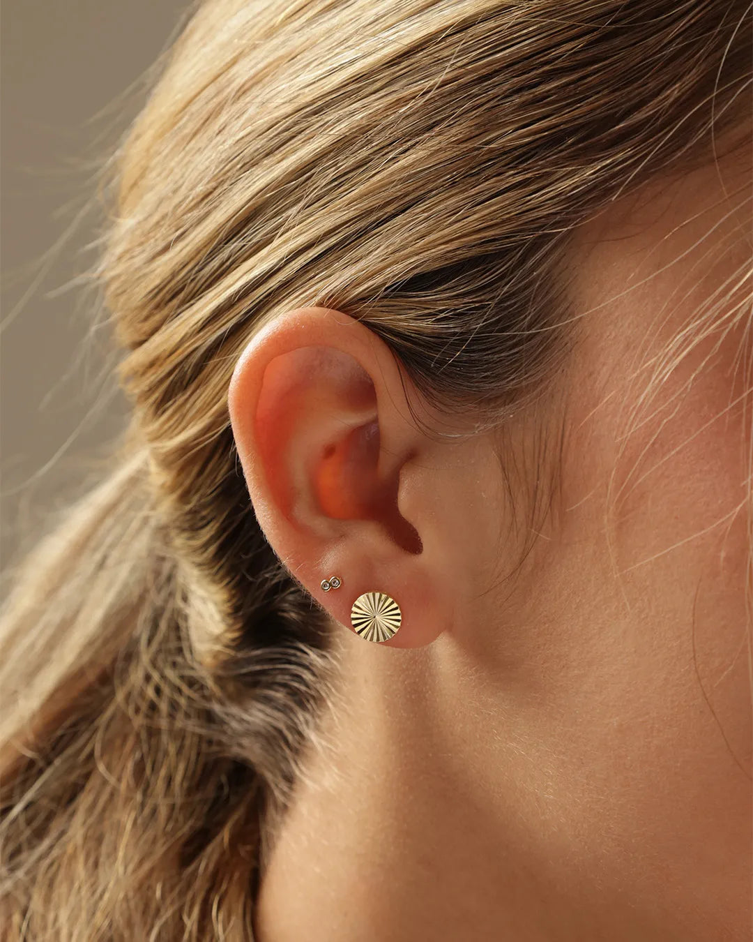 Topo En Oro Laminado 18K Sol Redondo 8mm Para Dama
