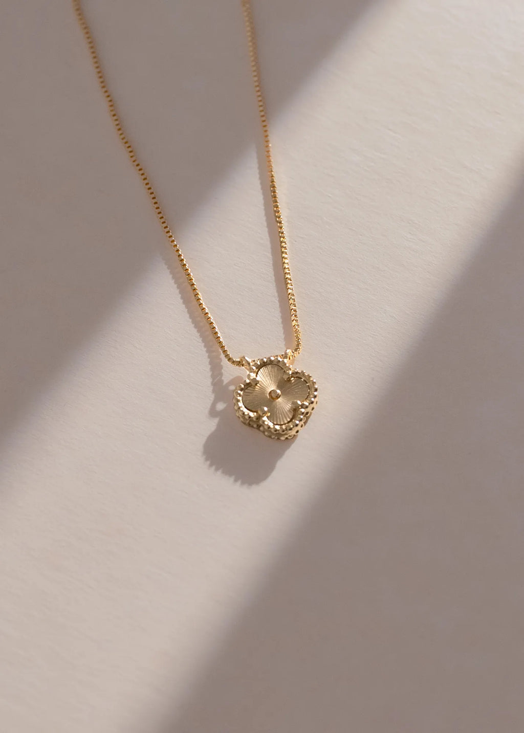 Gargantilla En Oro Laminado 18K Clover Para Dama