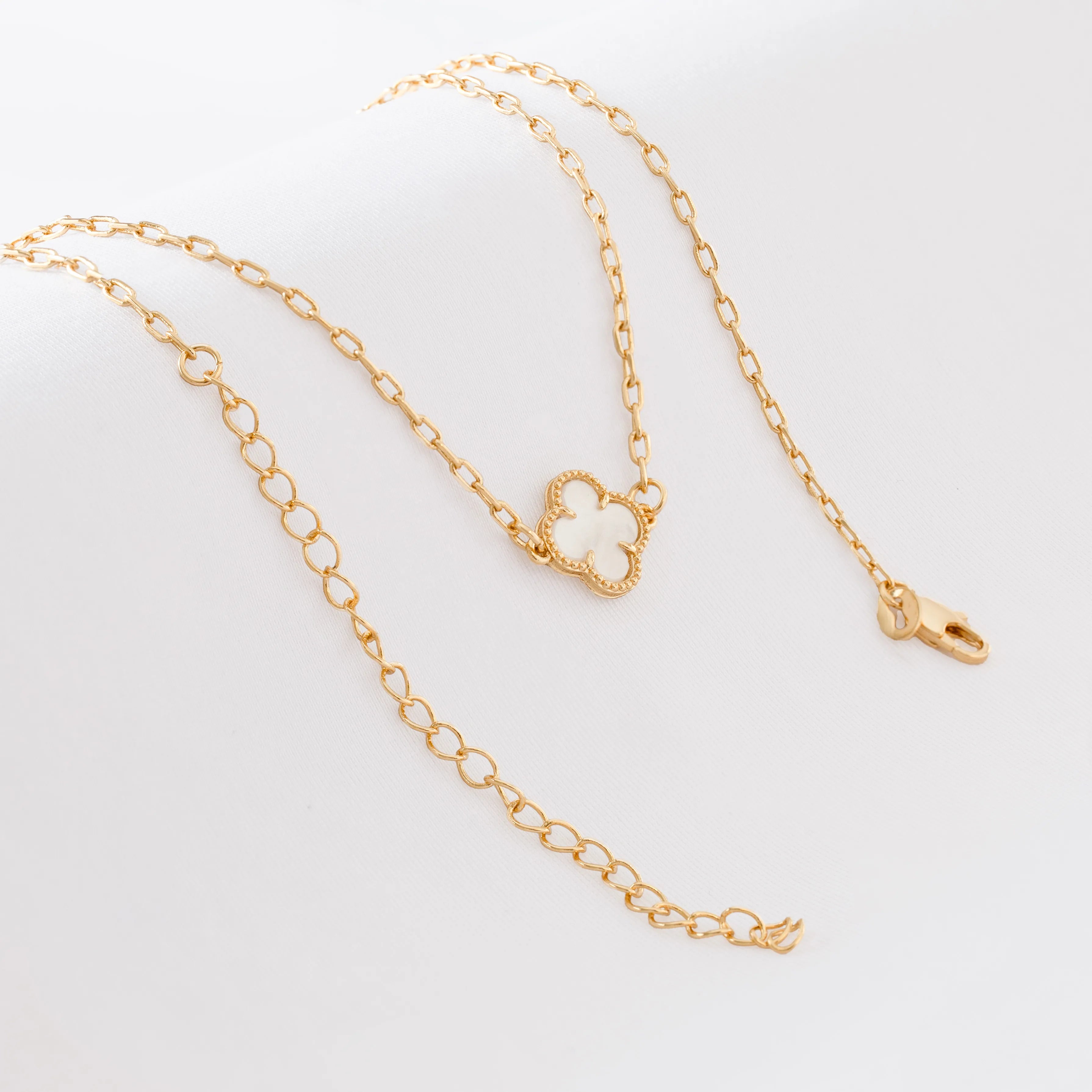 Gargantilla En Oro Laminado 18K VC Nacar Para Dama