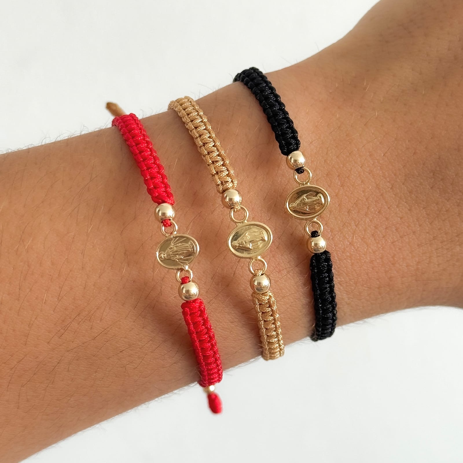Pulsera artesanal virgen milagrosa
