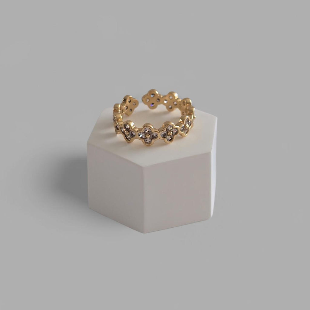 Anillo trébol seguido