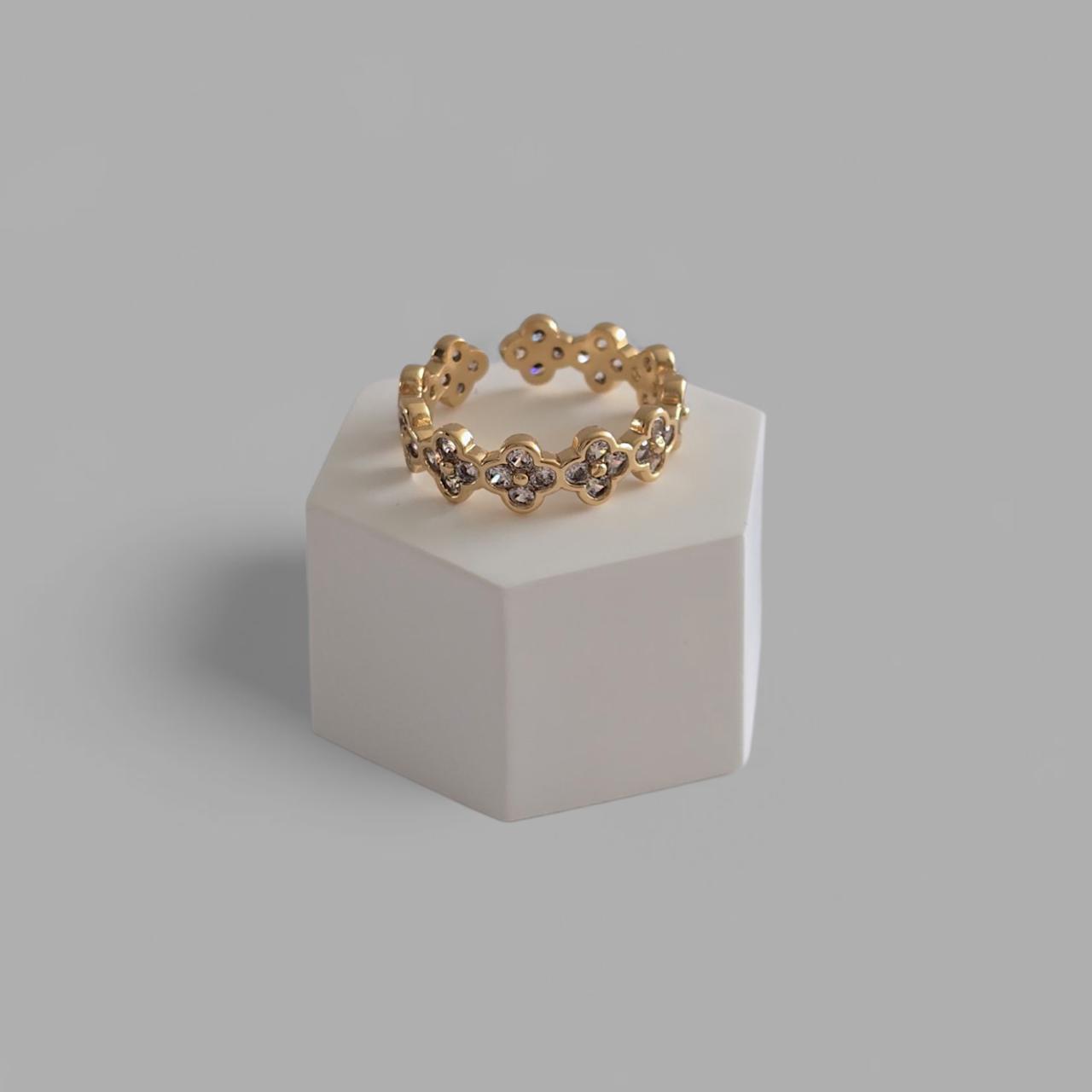 Anillo trébol seguido