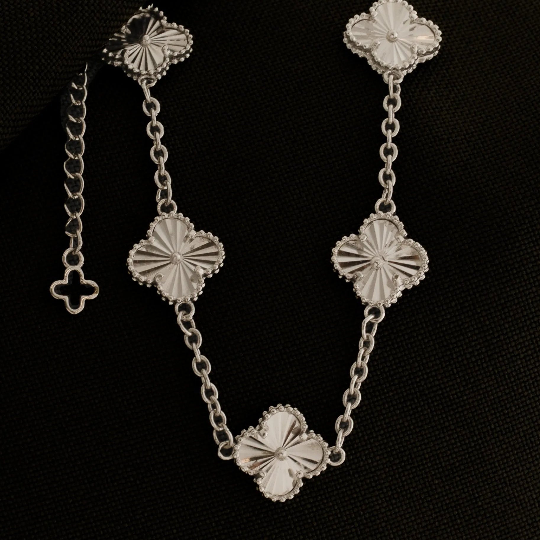 Pulsera plata Clover