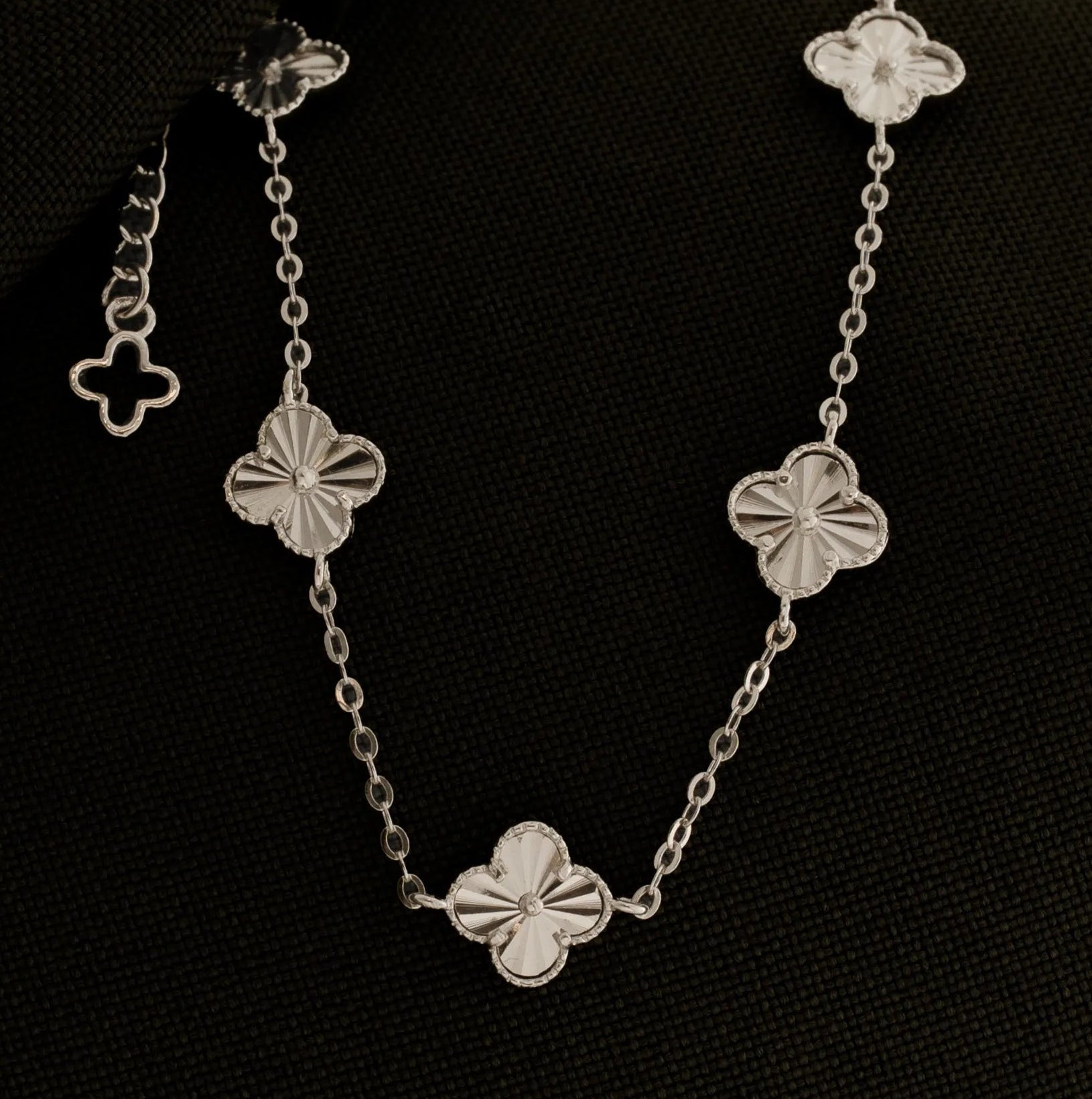 Pulsera plata Clover