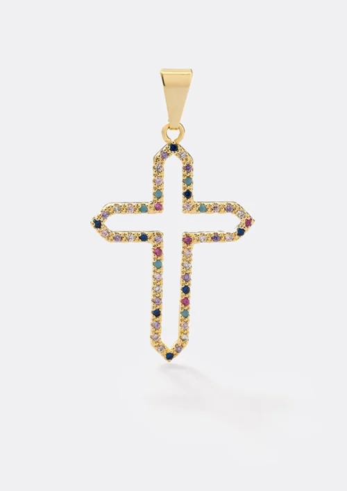 Un colgante de cruz de oro delineado con piedras preciosas multicolores, que presenta un asa triangular en la parte superior, elaborado con Joyas en Oro Laminado de 18 quilates.